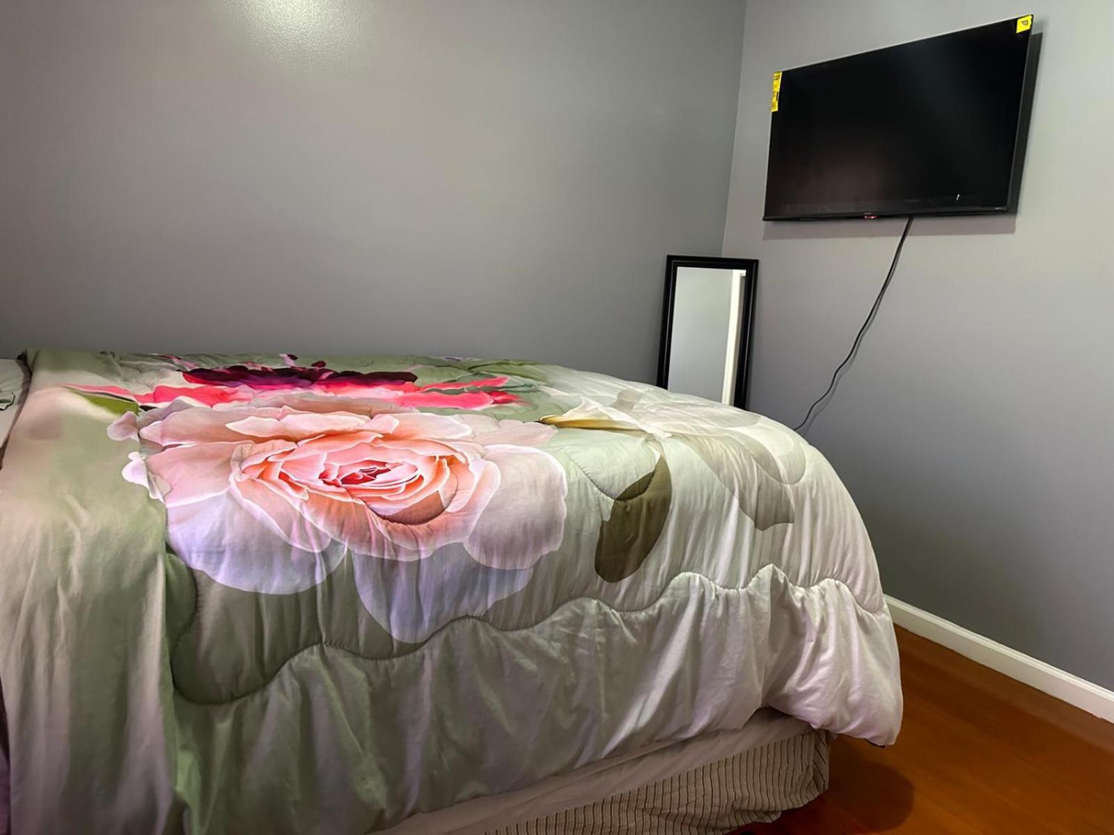 Divine Villa Guest House 65 Sherman 6Mins To Airport And 4Mins To Penn Station Ньюарк Екстер'єр фото